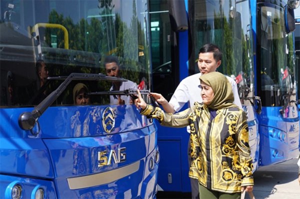 “我们曾用日本和欧洲大巴，现在中国货更香”