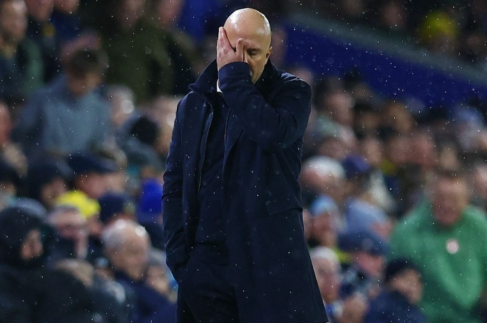 红军胜利尽显颓势！斯洛特战术毫无对策，昔日冠军沦为保级踢法