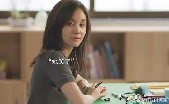 两个“残缺”的人，在这样的你来我往中，互生情愫，互相救赎！