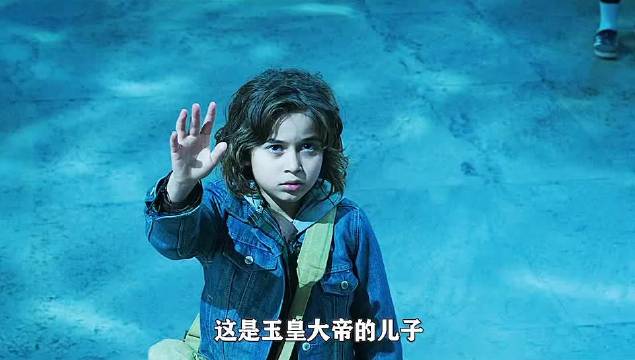 小男孩只要挥动双手 所有海洋生物都要俯首称臣