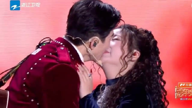 李川求婚锤娜丽莎！我的天哪！今晚是什么夫妻之夜么！