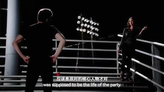 埃琳娜“我知道你会接住我” 吸血鬼日记