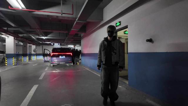 范丞丞乘乐道亮相浙江卫视跨年晚会