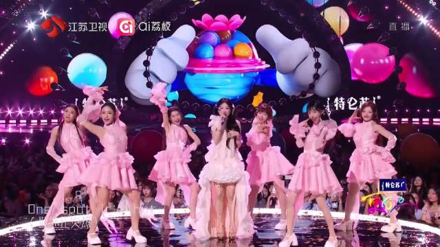 沈佳润全开麦唱跳美美sunday舞台亮相江苏卫视跨年