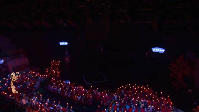 肖战北京台春晚灯塔的力量感