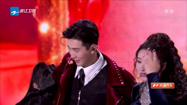 李川跨年求婚锤娜丽莎