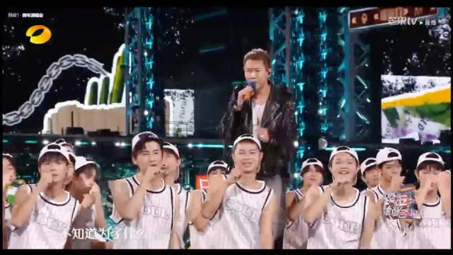 陶喆演唱会三连唱引热议，观众调侃别让老人连唱