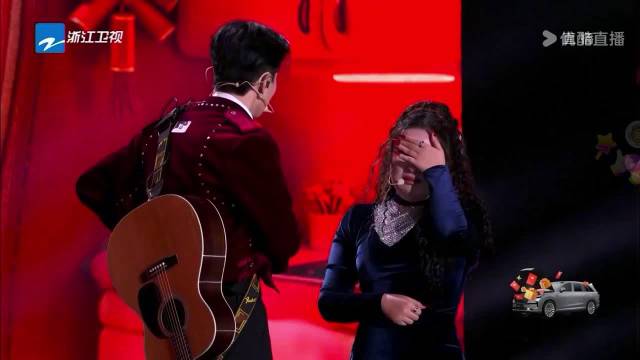 李川舞台求婚锤娜丽莎，现场爱意满溢