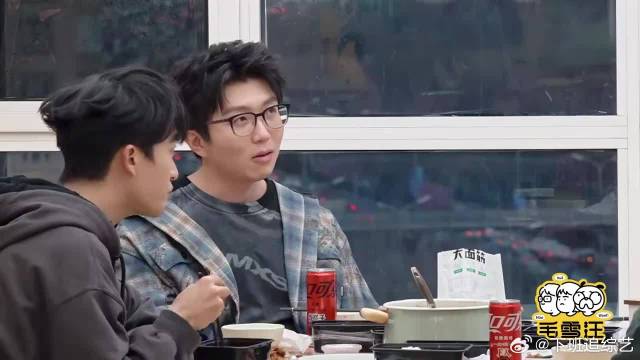 杨迪直言不敢拒绝邀约，说出原因，李雪琴毛不易都心疼