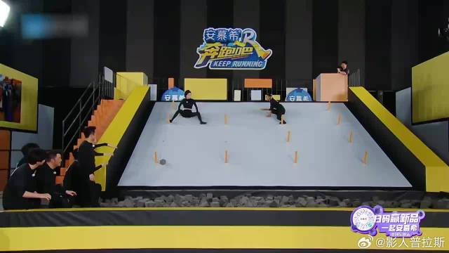 吉克隽逸一字马 下秒白鹿跟着模仿，结果腿太短了够不着！