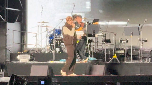 ASEN现身跨年音乐节彩排《英雄》，与活死人同台演出