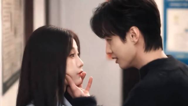 何与虞书欣靳朝姜暮双轨互动引热议