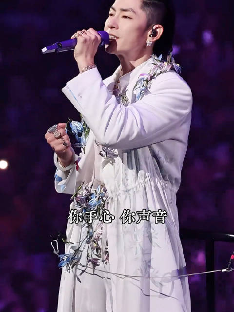 说实话吴建豪现在是F4老叔里面最有魅力的