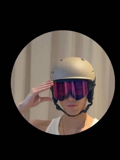 王安宇滑雪装备吸睛，变身造型引热议