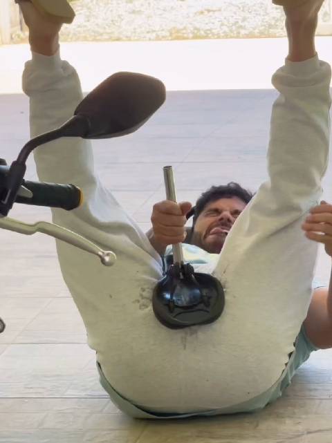 谁干的缺德事？自行车座椅涂502，屁股要遭殃了