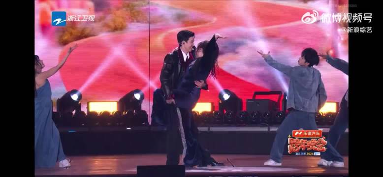 李川浙江卫视跨晚舞台求婚锤娜丽莎