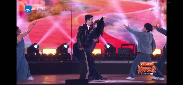 不是吧，2025 年最后两小时还要让我老泪纵横都，啊啊啊啊川啊锤啊一定会幸福