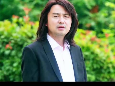 女孩意外穿越，却发现爸爸是个海王，剧情片段