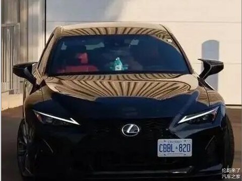 雷克萨斯IS这款中型豪华轿车