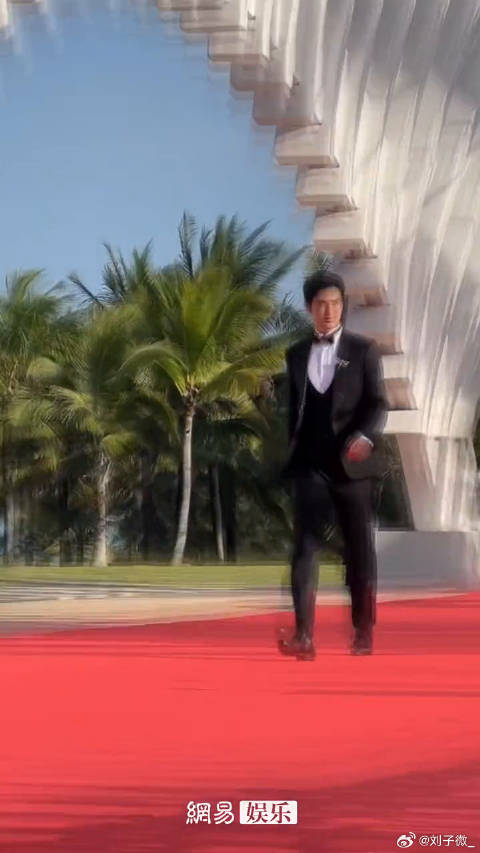 溢出屏幕的荷尔蒙！海南岛国际电影节 闭幕式红毯，走出了豪放的姿态！