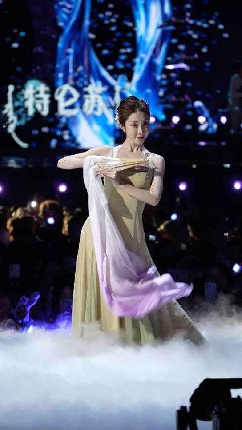 罗大佑张小婉合作演绎海上花，舞姿舒展勾勒东方意蕴