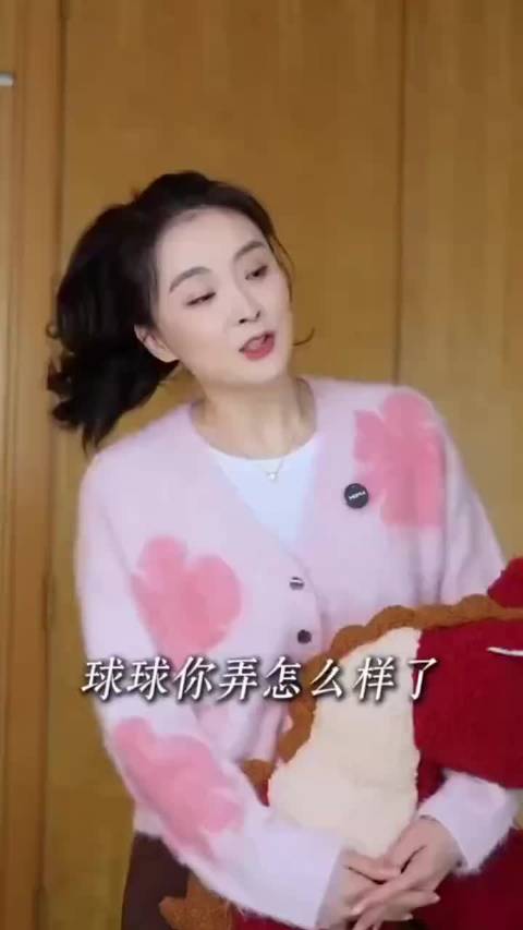 王艳的儿子都这么大了，她这儿子算星二代里好看的了