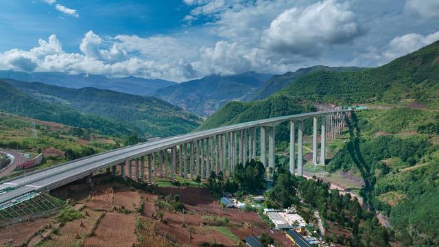 乐西高速子莫格尼大桥 李小平 摄