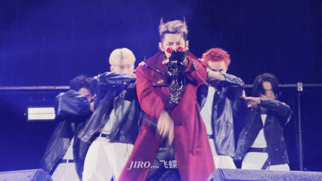 汪东城芜湖跨年演唱《出神入化》