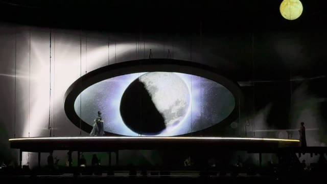 林忆莲深圳巡演再唱破晓，回响舞台诗意游弋