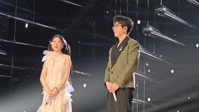 沈佳润合唱完还给毛不易鞠了一躬，用实力证明了毛不易的歌确实有难度