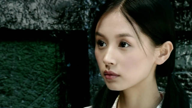 两女孩展现完美体型张力拉满