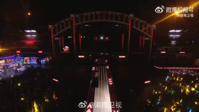 陶喆檀健次跨年合唱荷塘月色惊艳全场