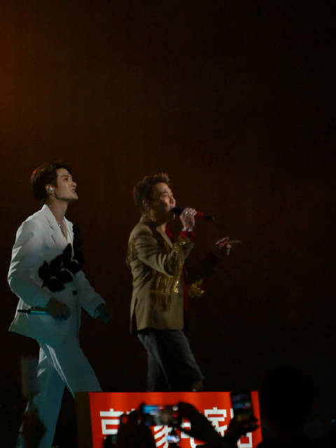 檀健次陶喆跨年合作改编版荷塘月色