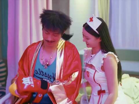 肖央突然发现老婆打扮的花枝招展