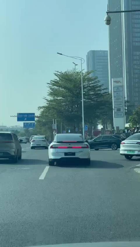 小鹏P7+增程版2026年上市，纯电续航325公里