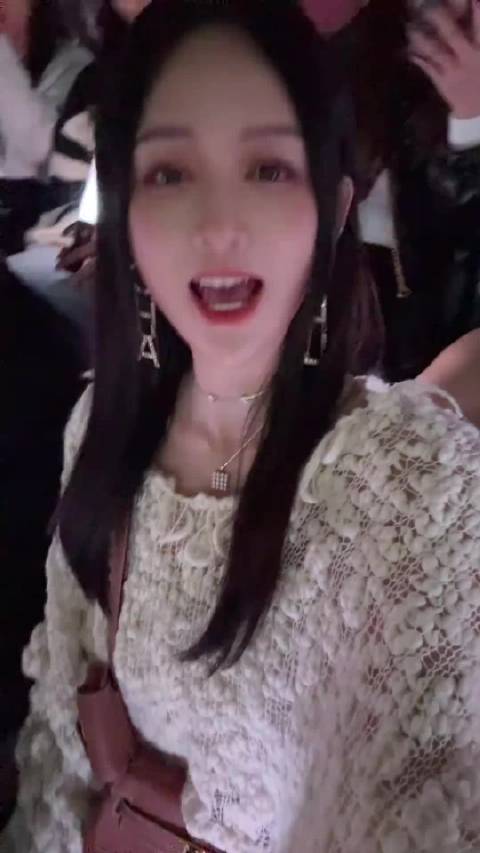 陈乔恩去了蔡依林跨年演唱会 陈乔恩分享观众席视频