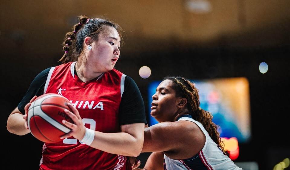 中国女篮官宣新名单，宫鲁鸣听劝了，韩旭很强势，王思雨有新身份