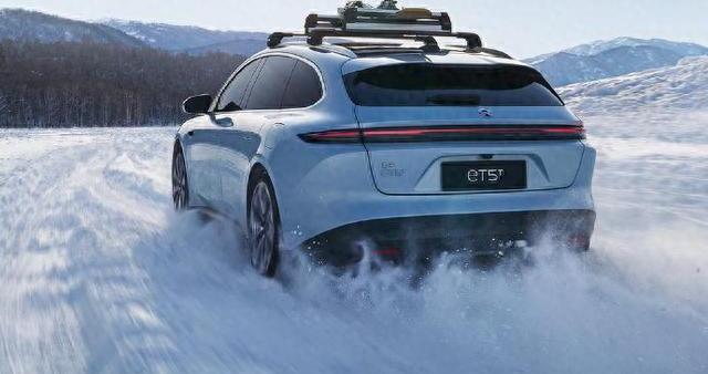 冰雪旅途新选择：蔚来ET5T的硬核实力解析