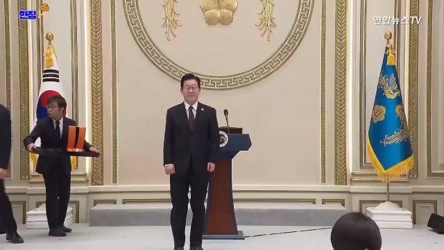 韩国总统李在明向Faker颁发青龙勋章