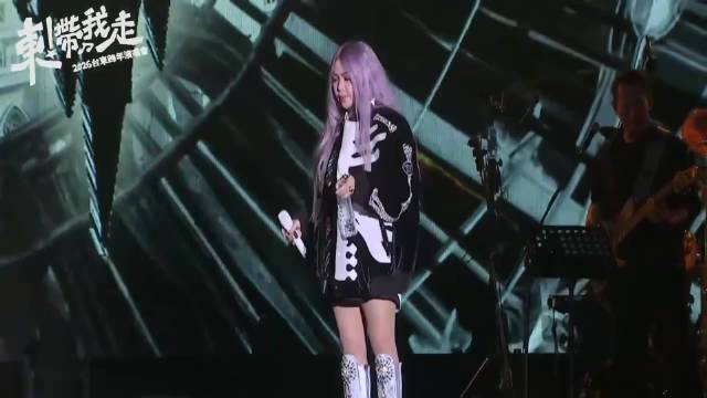 张惠妹台东跨年演唱方大同歌曲，全场大合唱感动瞬间