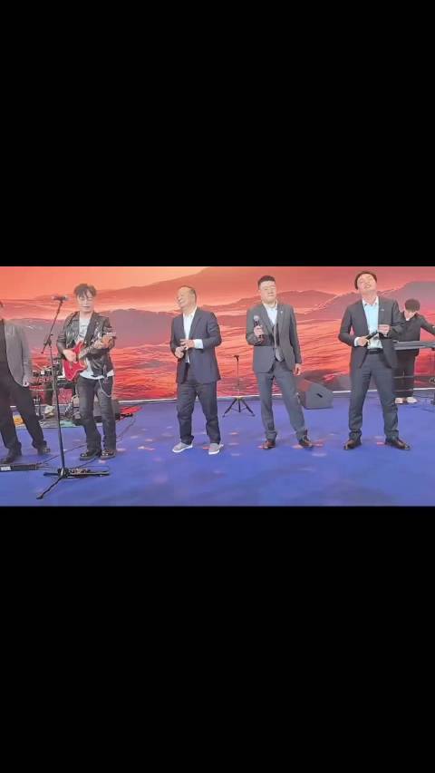 宁德时代老总曾毓群跳出了新能源时代欣欣向荣的景象