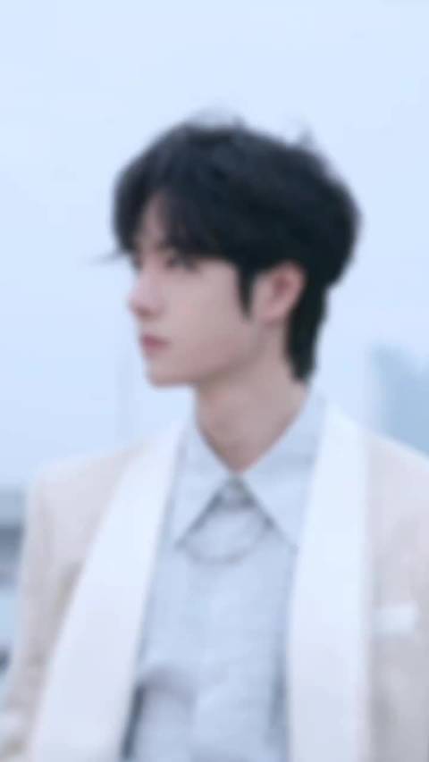 王一博长空之王 脸是名画，性格是童话， 人生是电影，存在即神话