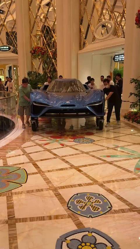 原来国产神车蔚来ep9都是这样出门的