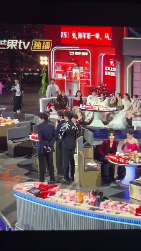 萧亚轩出场时大家的反应太真实了！这可是Elva啊