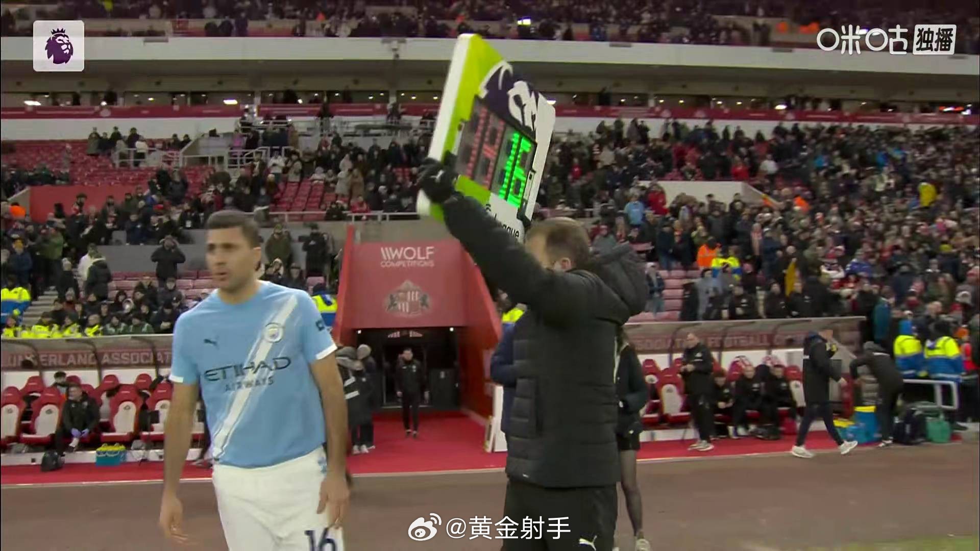 下半场比赛开始，久违的金球先生罗德里终于回归赛场，我们的虎腰终于回来啦！