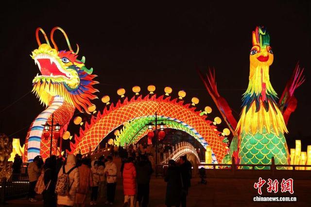 图为大唐芙蓉园内的花灯。曲江文旅股份 供图