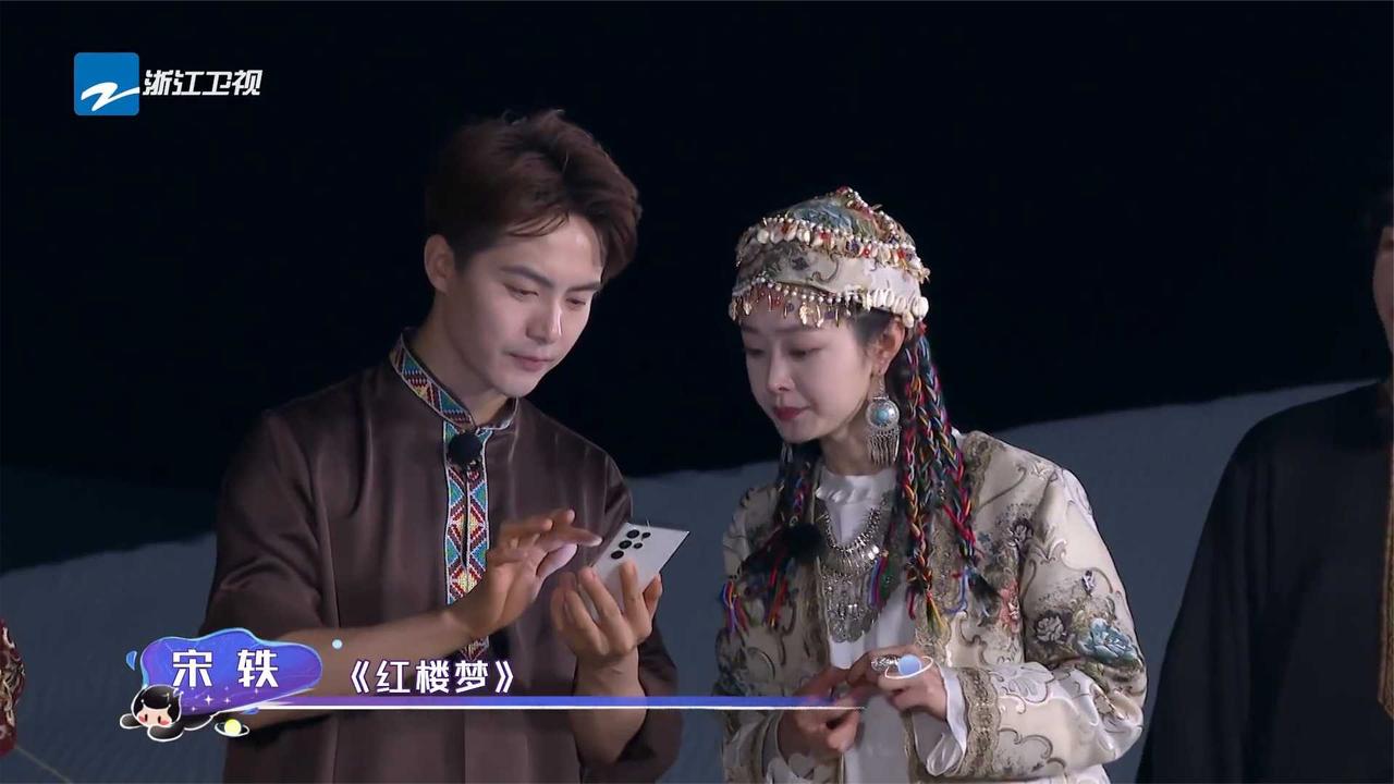 宋轶、王耀庆出道照片曝光，吴奇隆被称娱乐圈“活化石”火冒三丈