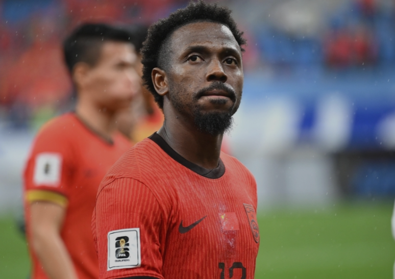 真废了？32岁费南多复出失败，无缘回中国踢球，降薪一半也没人要|中国男足|上海申花足球俱乐部|山东泰山|夏窗|中超_新浪新闻