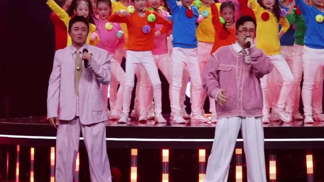 筷子兄弟演出忘词引争议，被指排练不足