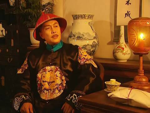 铁公鸡四爷要请客吃饭，进而引出任伯安的百官行术， 雍正王朝